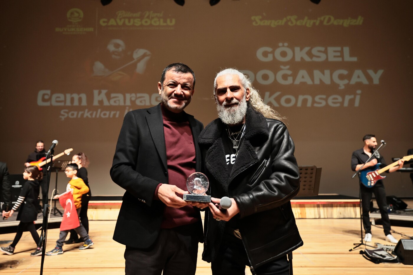 denizli büyükşehir’den cem karaca anısına muhteşem konser (1)