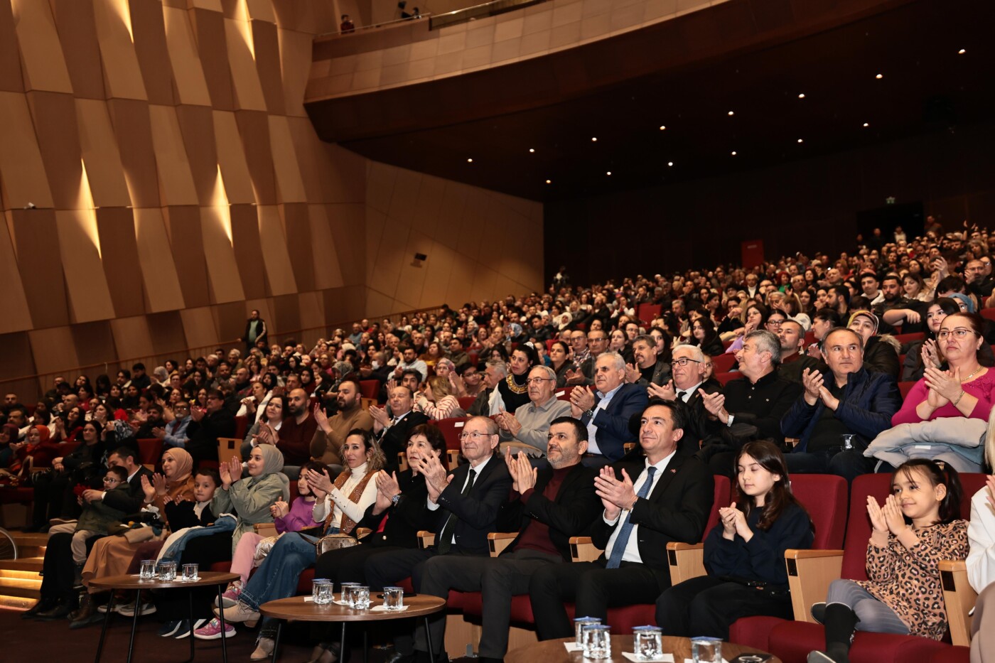 denizli büyükşehir’den cem karaca anısına muhteşem konser (2)