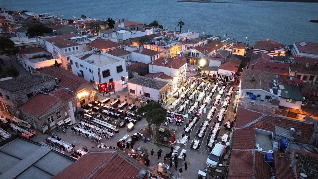 cunda adasındaki iftara binler katıldı… (3)