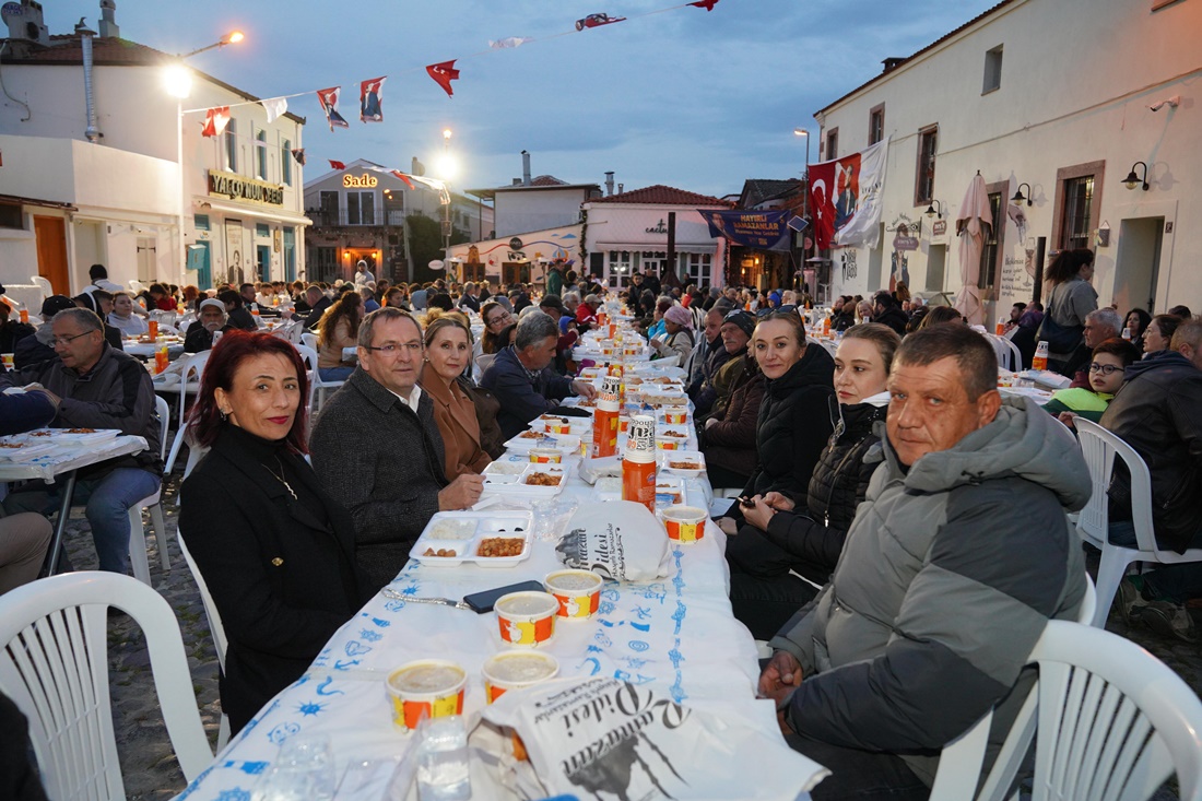 cunda adasındaki iftara binler katıldı… (6)