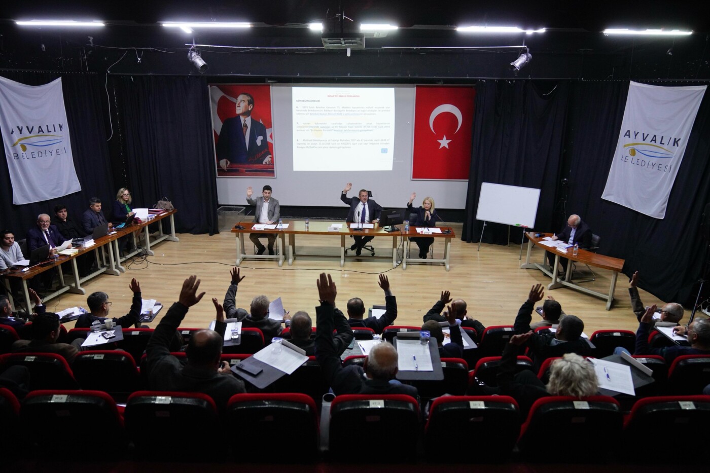 AYVALIK'TA 2024 FAALİYET RAPORU ONAYLANDI (10)