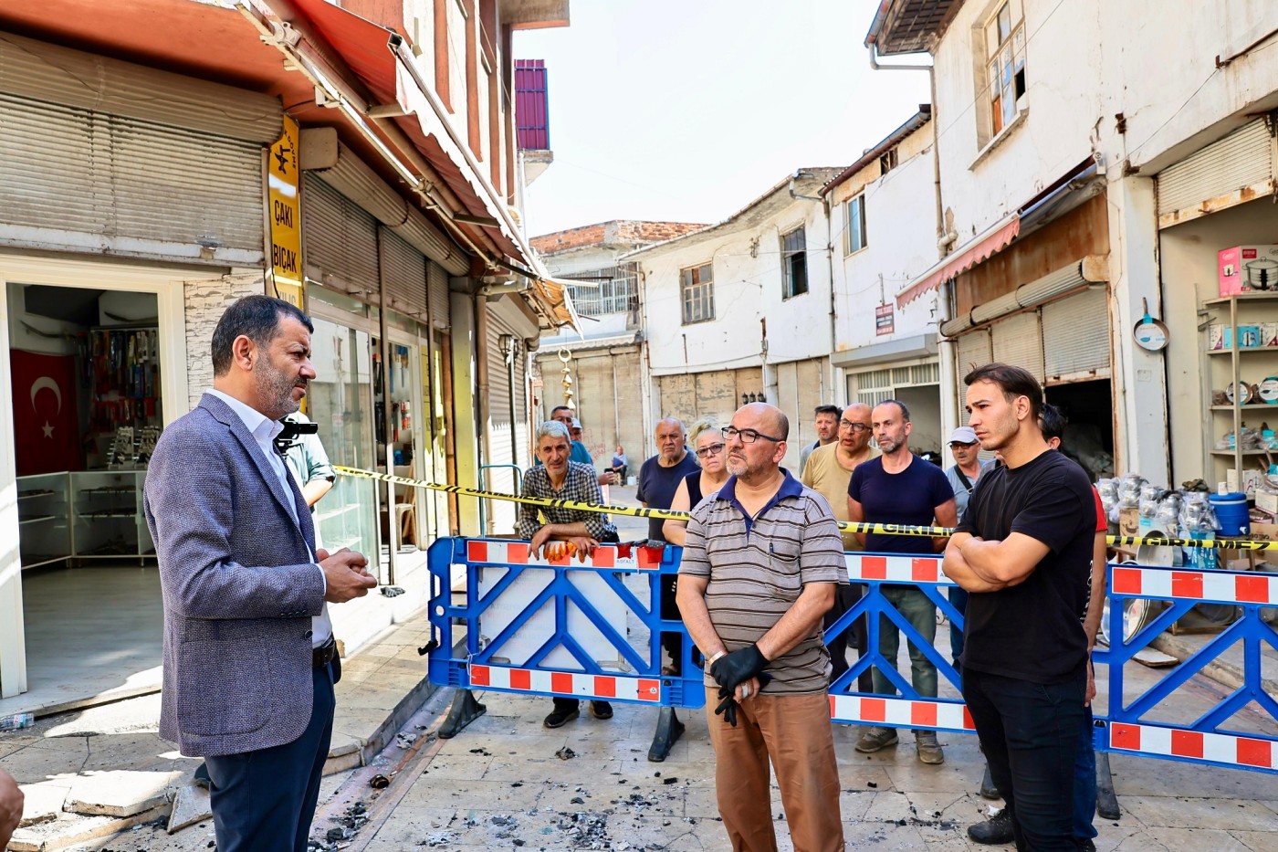 Başkan Çavuşoğlu, Kaleiçi yangın bölgesinde incelemelerde bulundu (1)